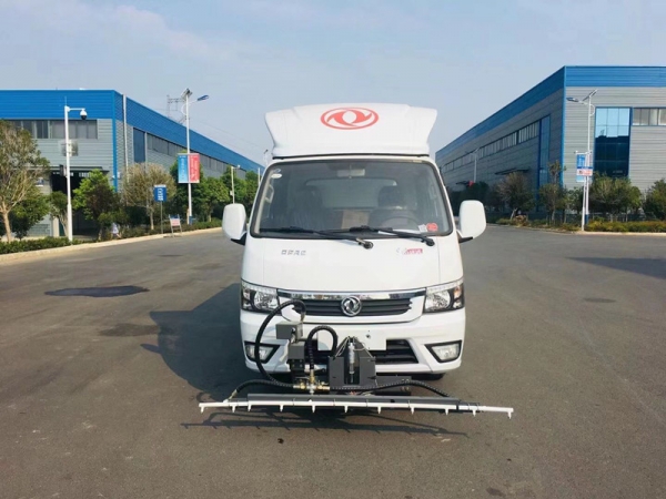 東風(fēng)途逸路面清洗車1.5方水罐