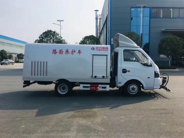 東風(fēng)途逸路面清洗車1.5方水罐