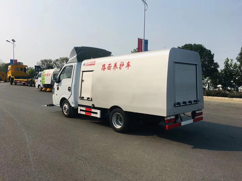 東風(fēng)途逸路面清洗車1.5方水罐