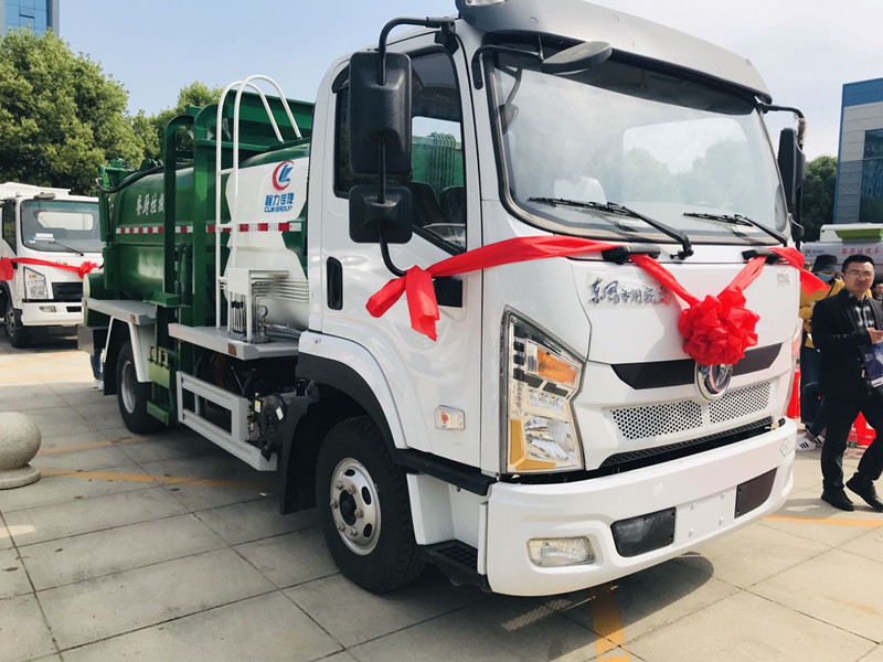 東風(fēng)D1餐廚垃圾車(chē)8方罐體