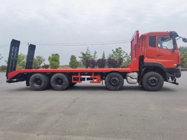 國六東風天龍前四后八平板運輸車，挖機拖車價格