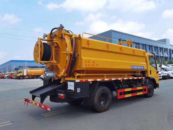 東風(fēng)福瑞卡12.5方清洗吸污車，聯(lián)合疏通車