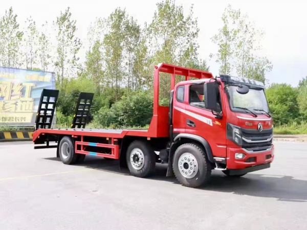 華神小三軸平板運(yùn)輸車(chē)