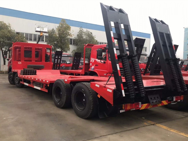 華神前四后八凹板拖車(chē)