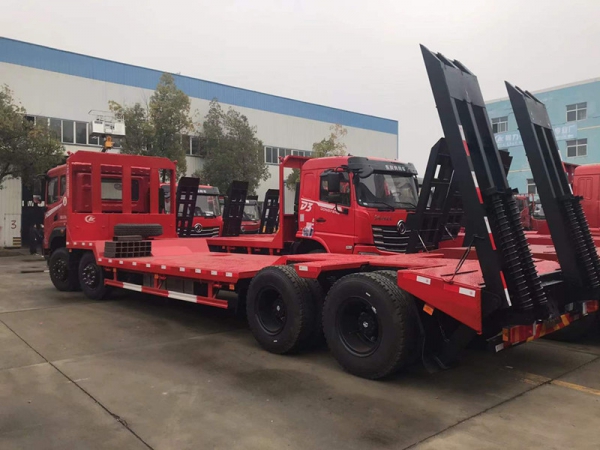 華神前四后八凹板拖車(chē)