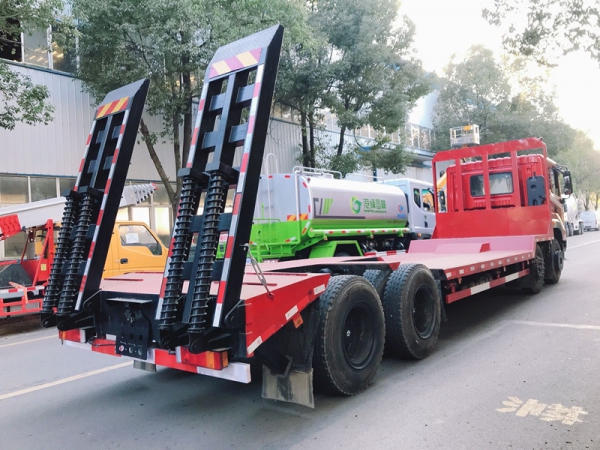 華神前四后八凹板拖車(chē)