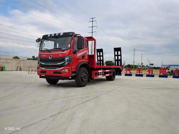 東風(fēng)華神T3平板拖車板長(zhǎng)4.7米