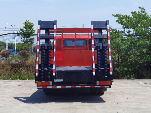 東風(fēng)華神T3平板拖車板長(zhǎng)4.7米