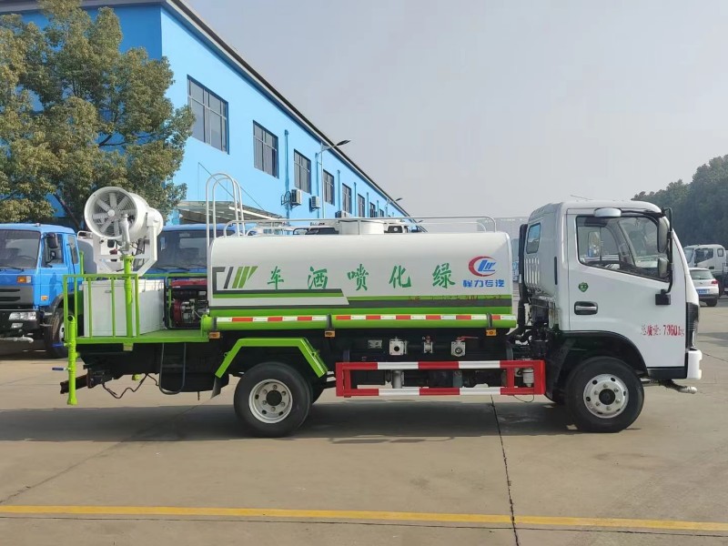 小多利卡5噸綠化噴灑車(chē)，30米打藥車(chē)