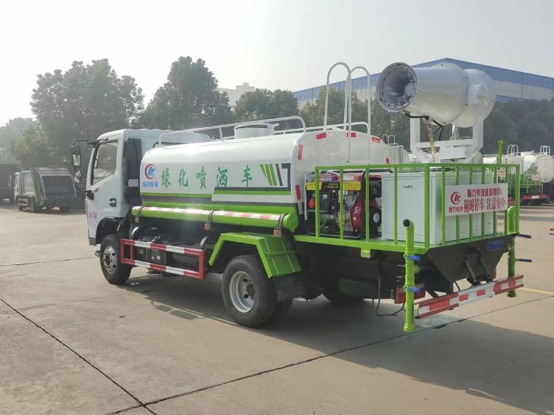 小多利卡5噸綠化噴灑車(chē)，30米打藥車(chē)