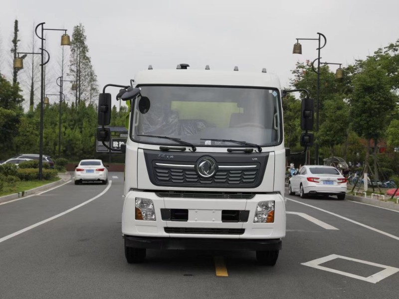 東風(fēng)天錦掃路車（4方水罐8方塵罐）