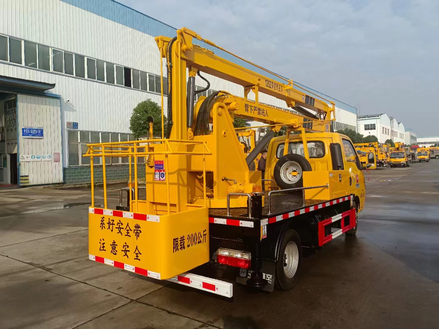 東風(fēng)途逸13.5米高空作業(yè)車