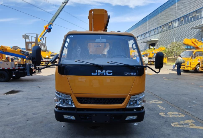 江鈴順達(dá)28米藍(lán)牌直臂高空作業(yè)車